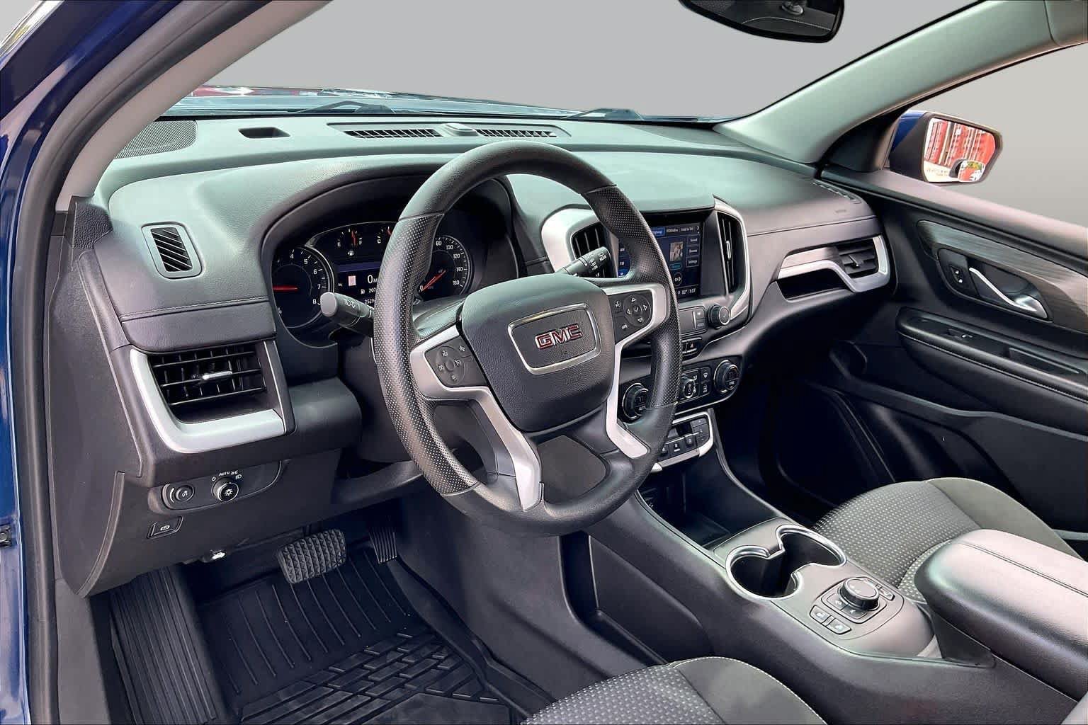 Used 2022 GMC Terrain SLE w/ Driver Convenience Package FWD image 16