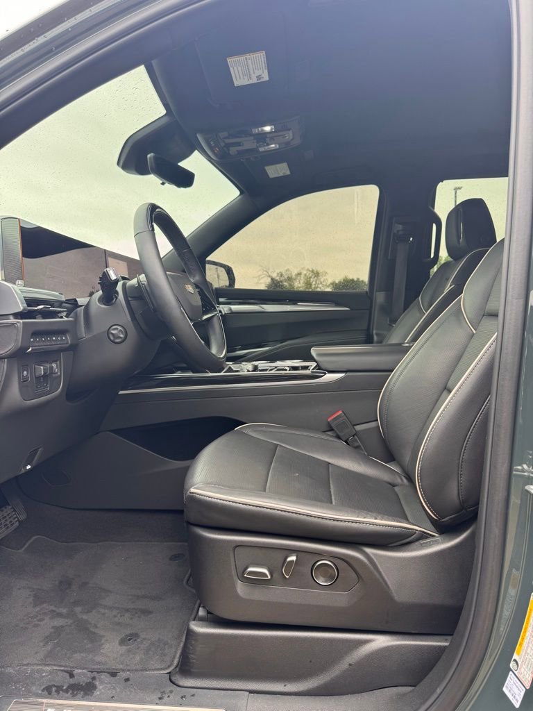 Used 2025 Cadillac Escalade Sport w/ Touring Package AWD/4WD image 6