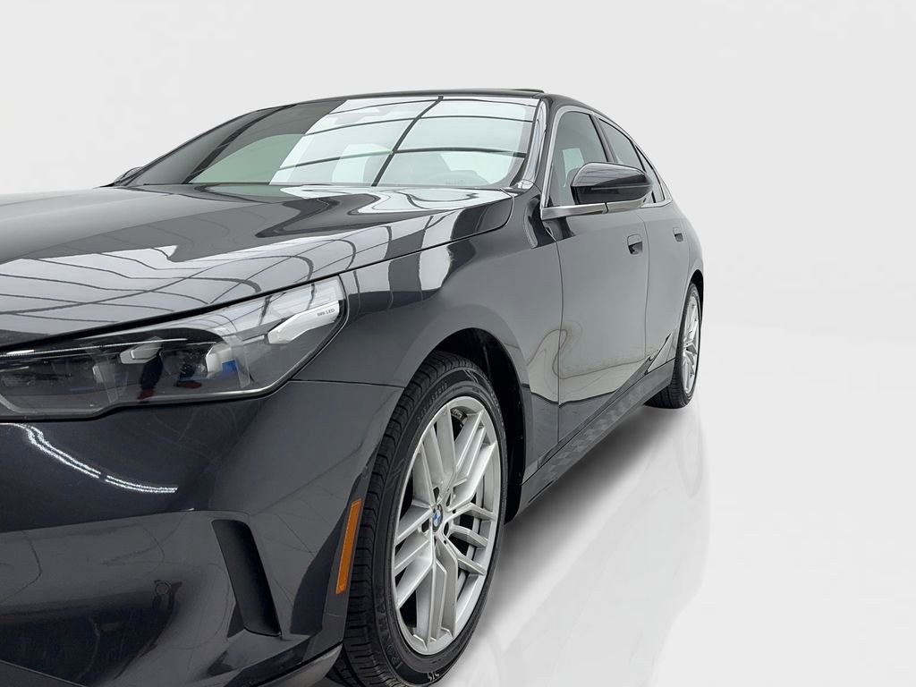 Used 2024 BMW 530i image 3