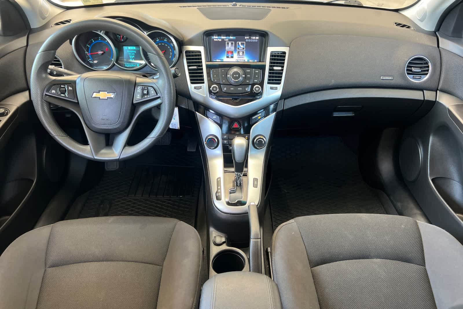 Used 2016 Chevrolet Cruze LT FWD image 3