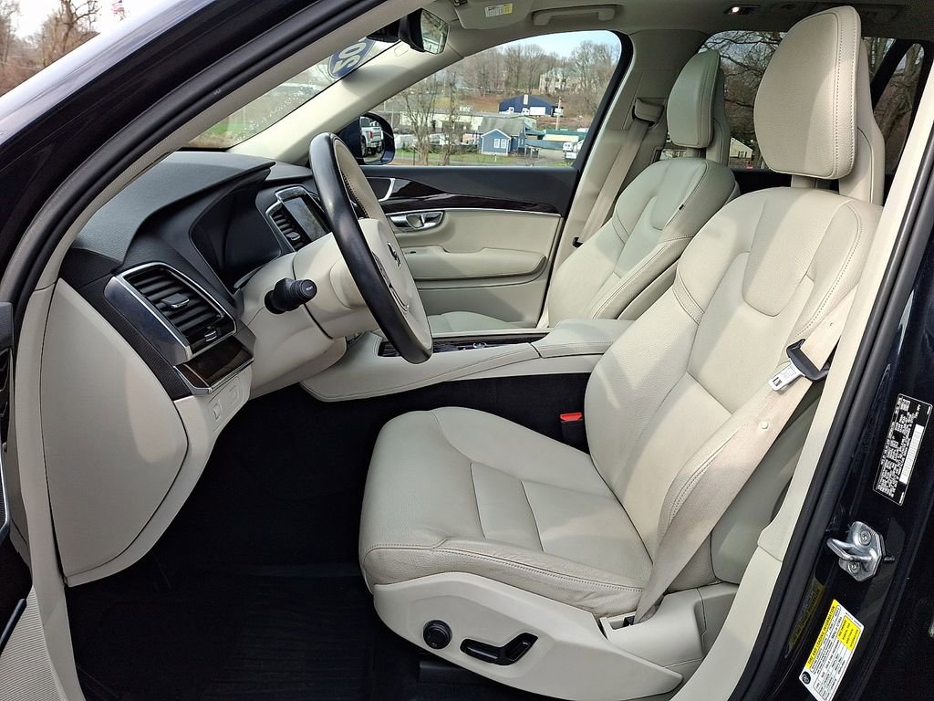 Used 2017 Volvo XC90 T6 Momentum w/ Vision Package image 15