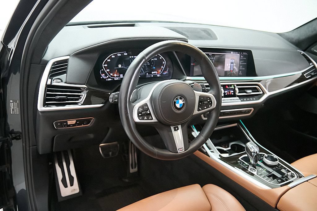 Used 2021 BMW X7 M50i w/ Dynamic Handling Package AWD/4WD image 11
