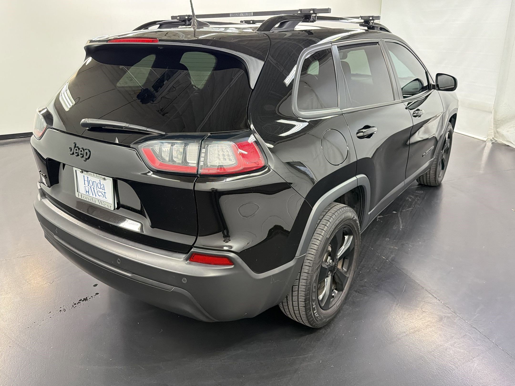 Used 2021 Jeep Cherokee Latitude Plus AWD/4WD image 9
