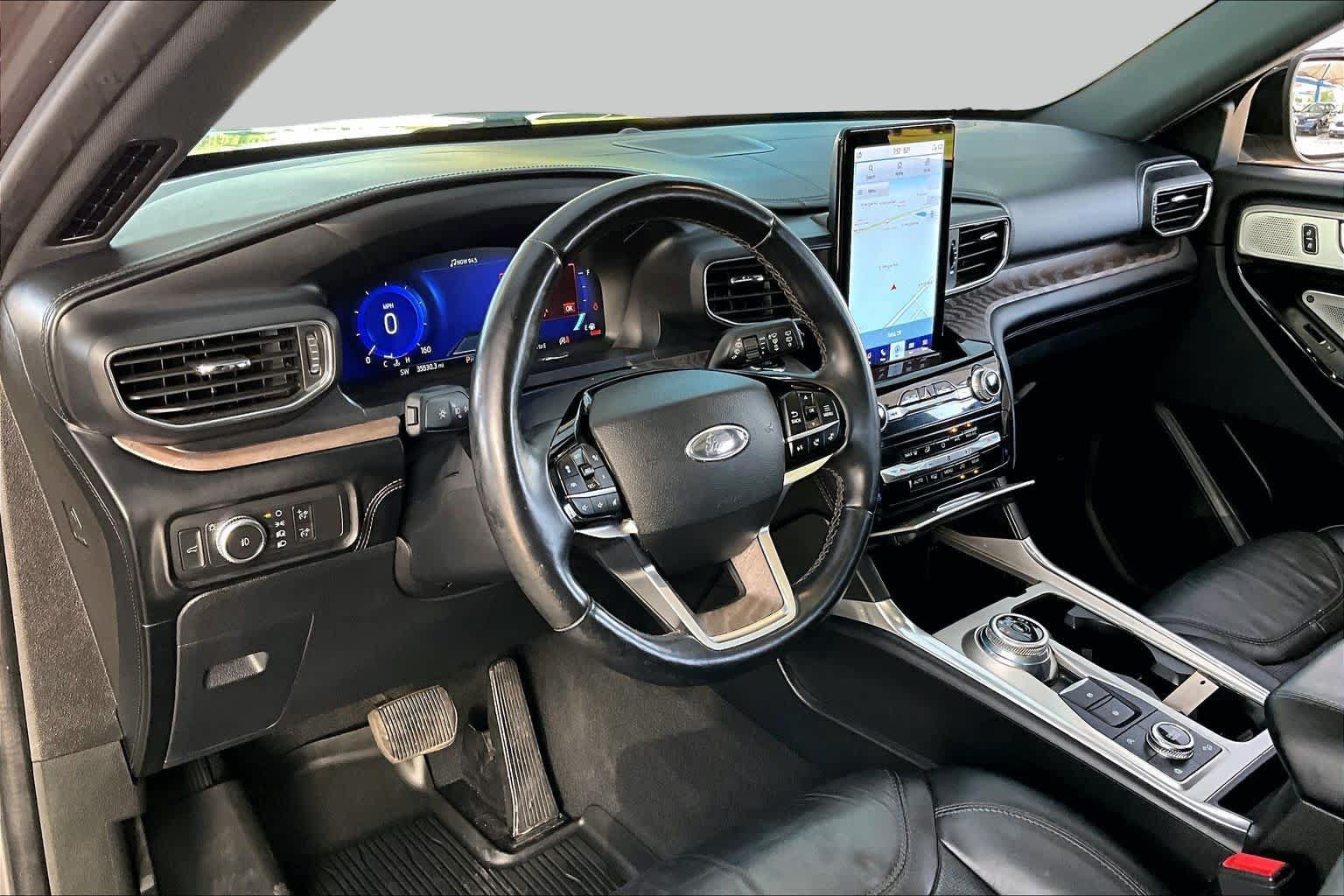 Used 2022 Ford Explorer Platinum w/ Equipment Group 601A AWD/4WD image 18