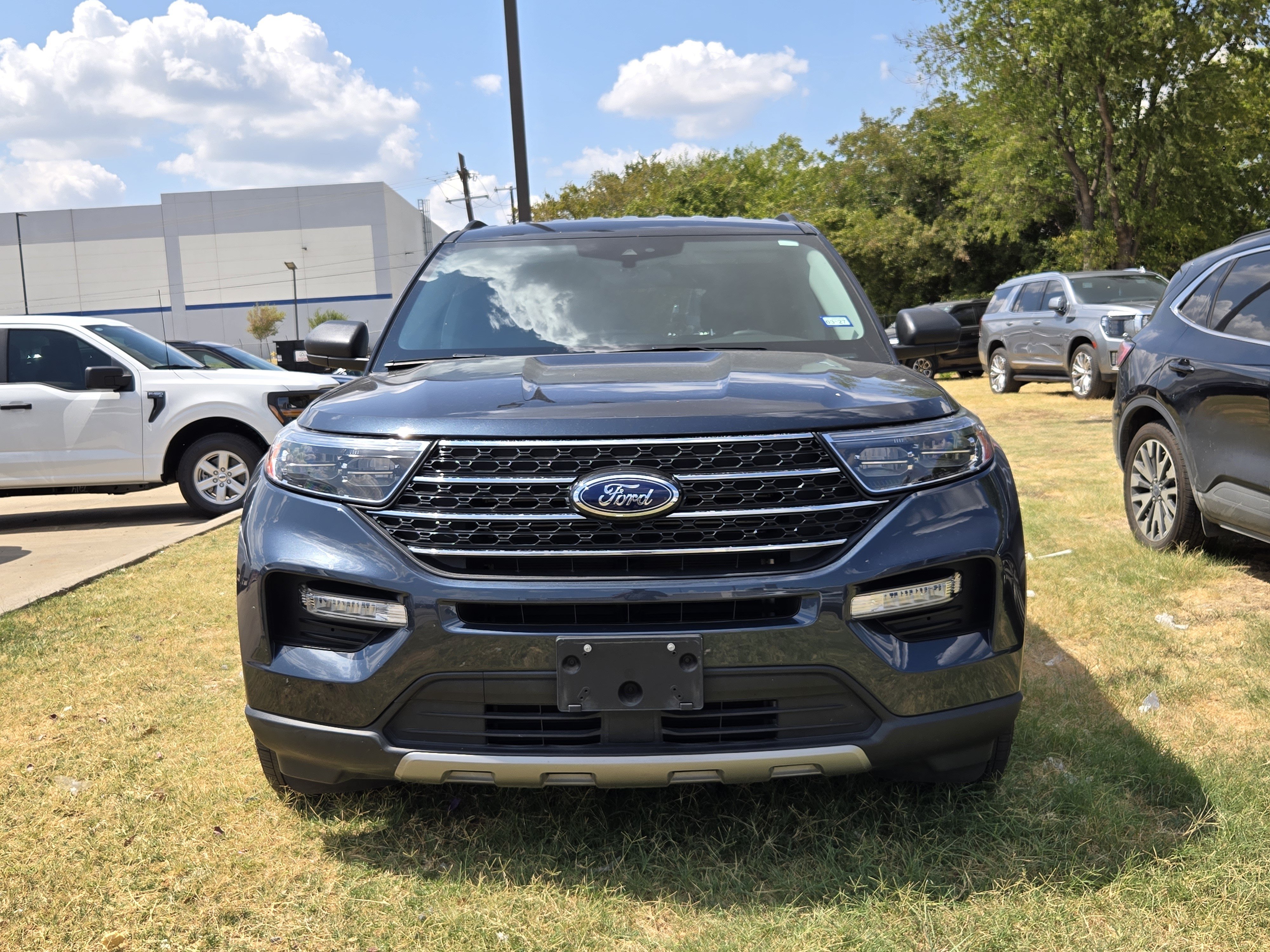 Used 2023 Ford Explorer XLT w/ Equipment Group 202A RWD image 2