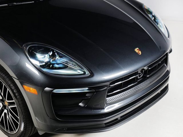 Certified 2026 Porsche Macan AWD/4WD image 33