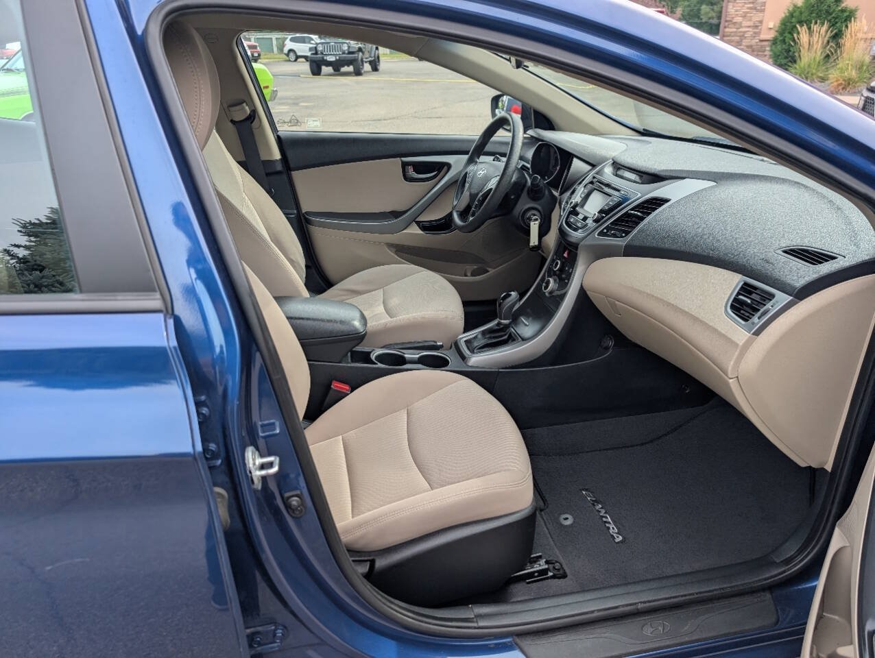 Used 2015 Hyundai Elantra SE w/ Option Group 02 FWD image 11