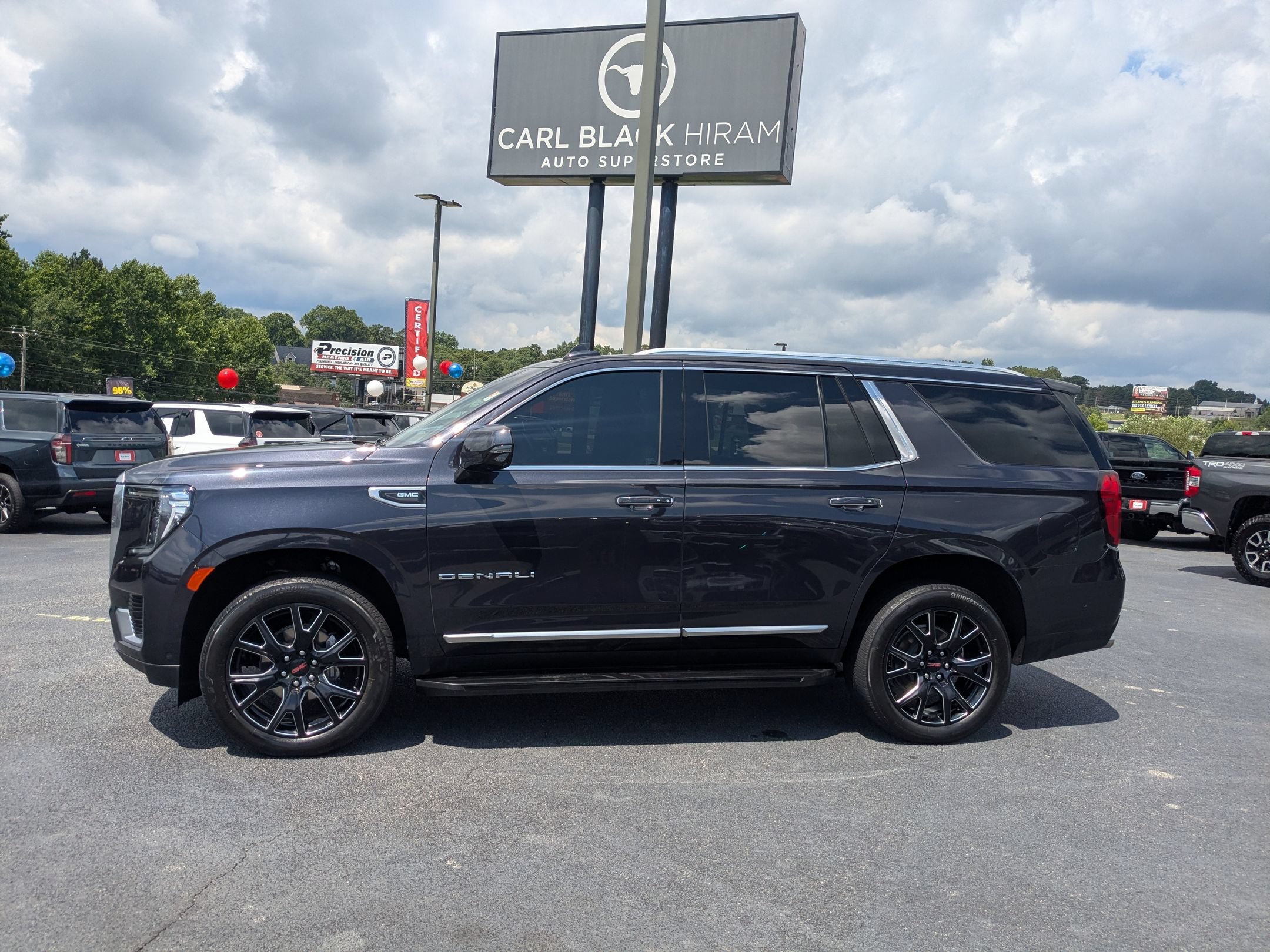 Used 2024 GMC Yukon Denali w/ Advanced Technology Package AWD/4WD image 8