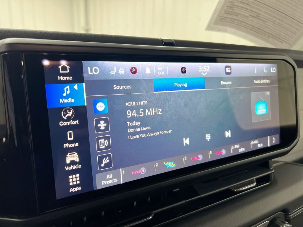 Used 2025 Jeep Wrangler Sahara image 14