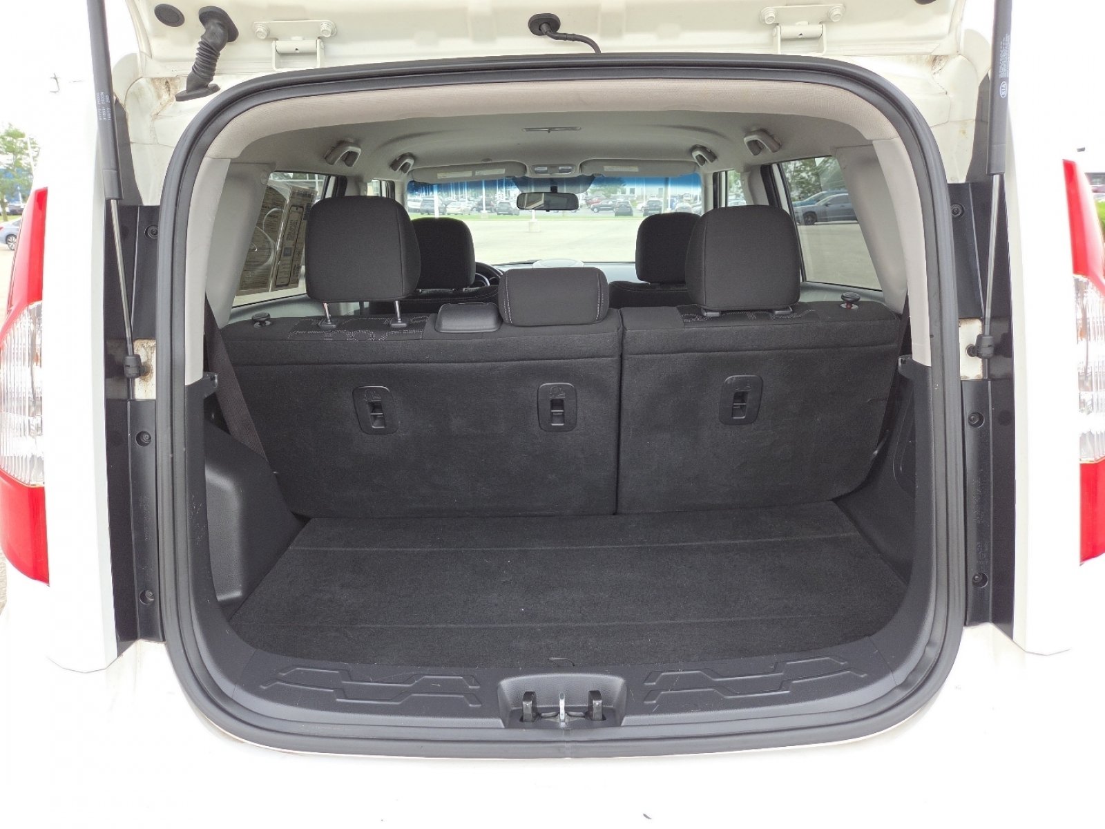 Used 2013 Kia Soul + FWD image 16