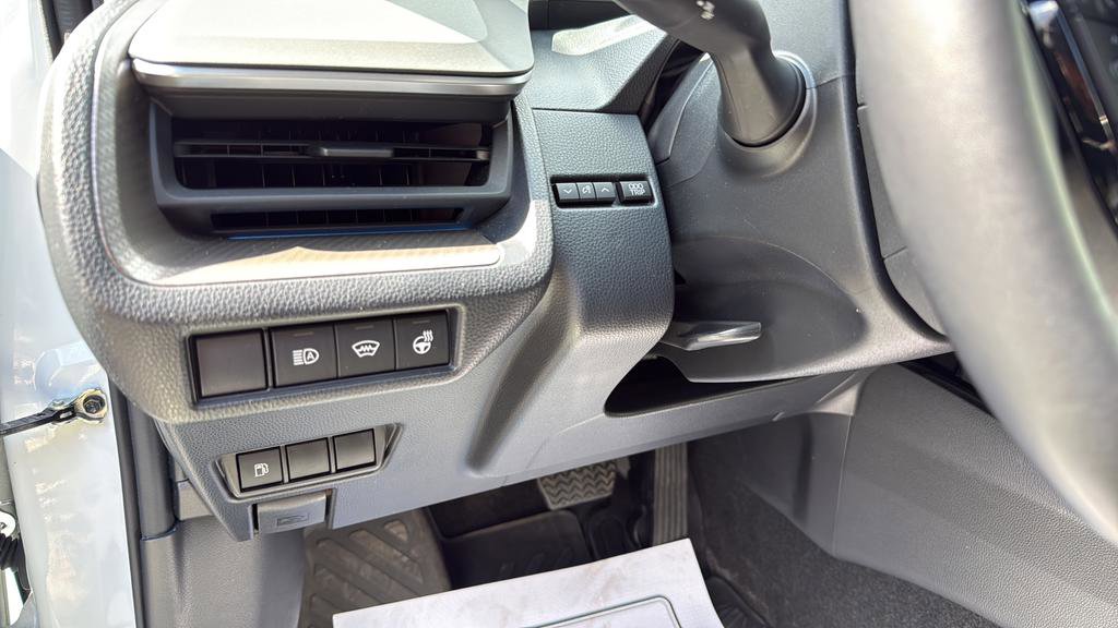 Used 2023 Toyota Prius XLE image 18