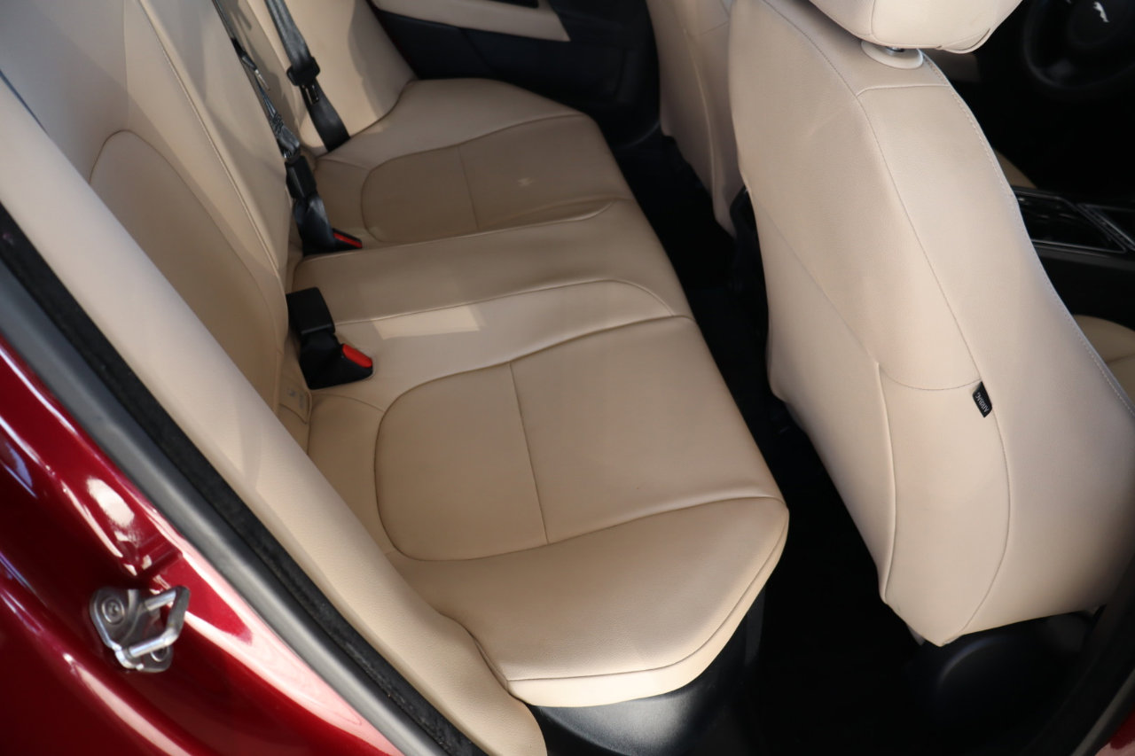 Used 2017 Jaguar XE image 36