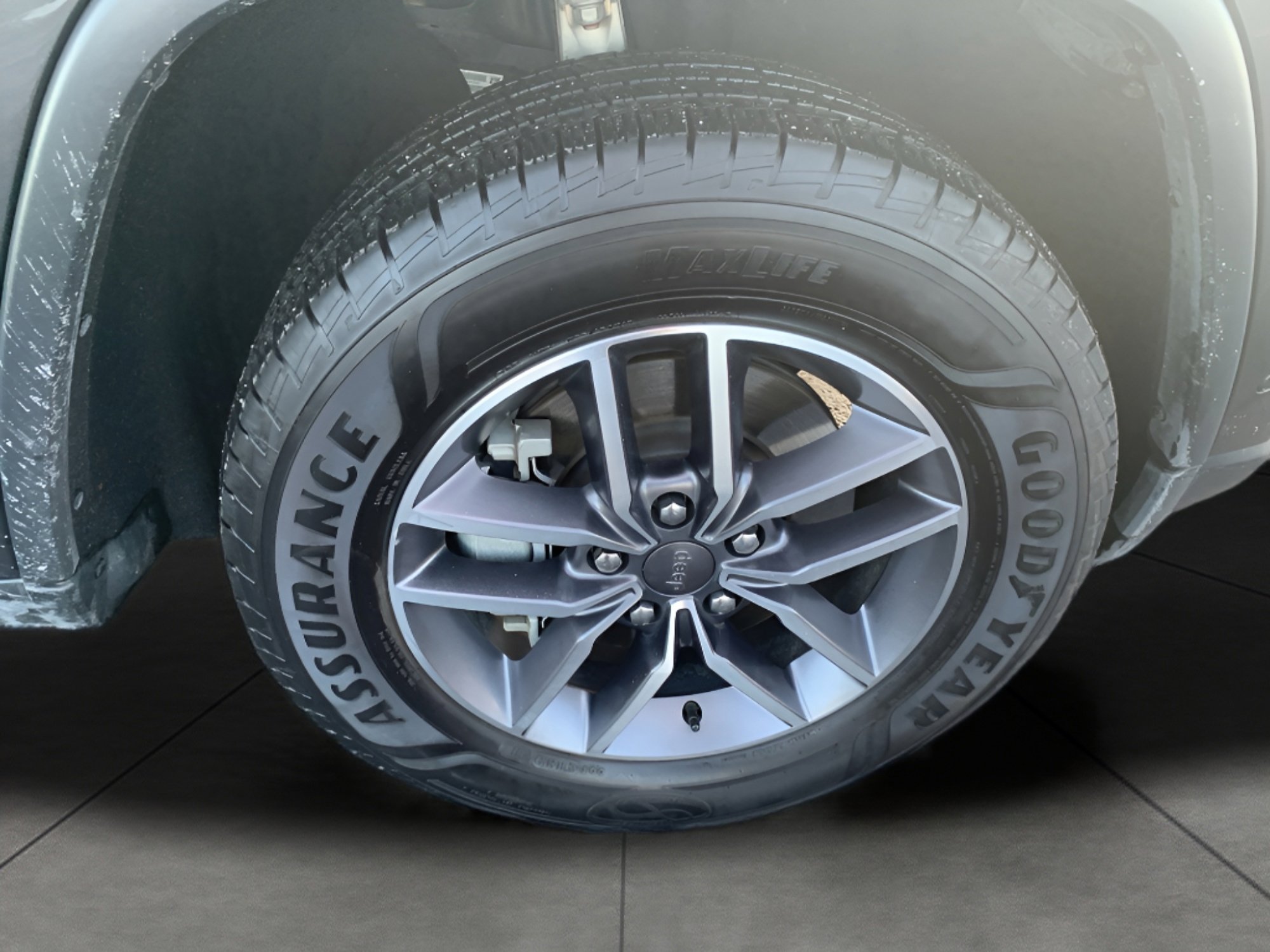 Used 2021 Jeep Grand Cherokee Limited w/ Luxury Group II image 24