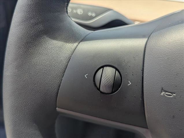 Used 2025 Tesla Model Y Long Range AWD/4WD image 11