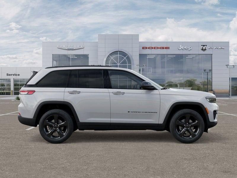 New 2025 Jeep Grand Cherokee Altitude AWD/4WD image 21