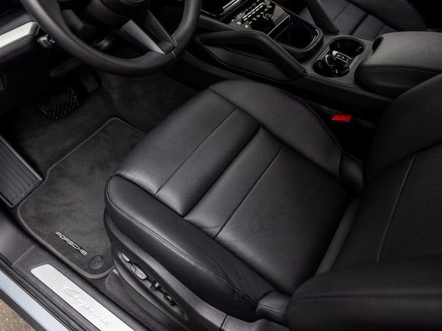 Certified 2025 Porsche Cayenne AWD/4WD image 25