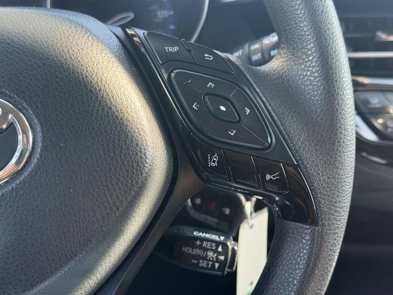 Used 2021 Toyota C-HR LE FWD image 16