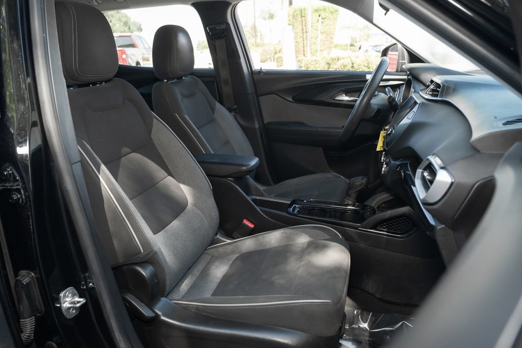 Used 2021 Chevrolet TrailBlazer LS FWD image 36