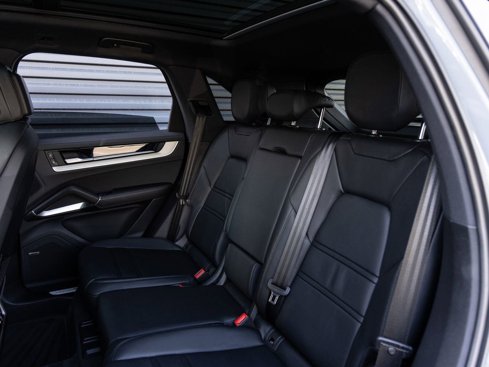 Certified 2025 Porsche Cayenne image 25