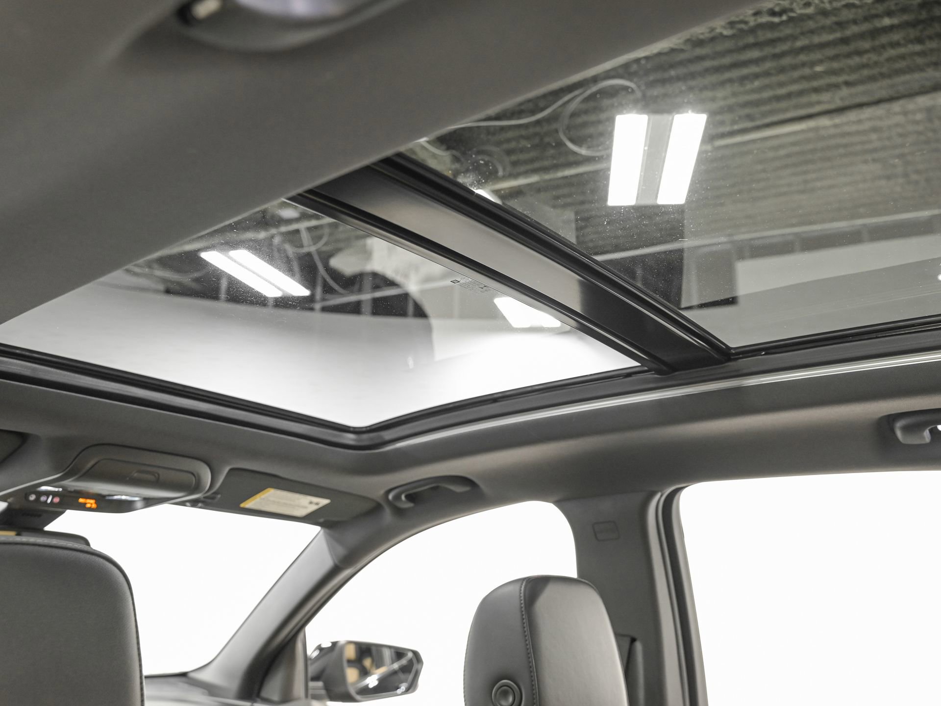 Used 2023 Chevrolet Equinox Premier image 25