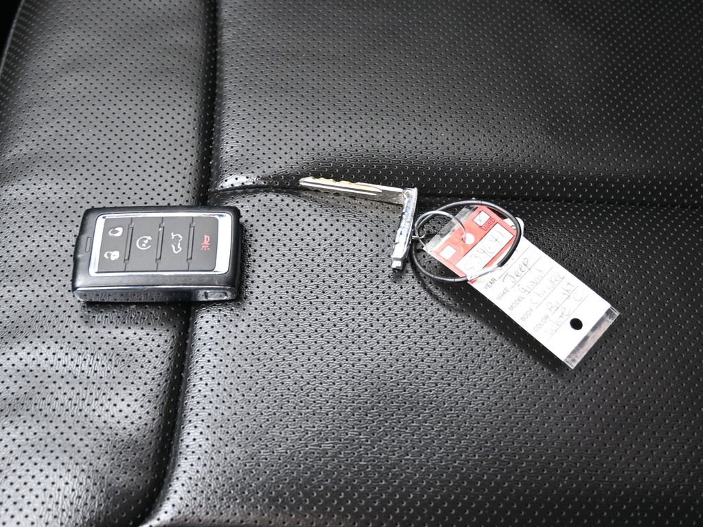 Used 2024 Jeep Grand Cherokee L Limited w/ Luxury Tech Group II image 33