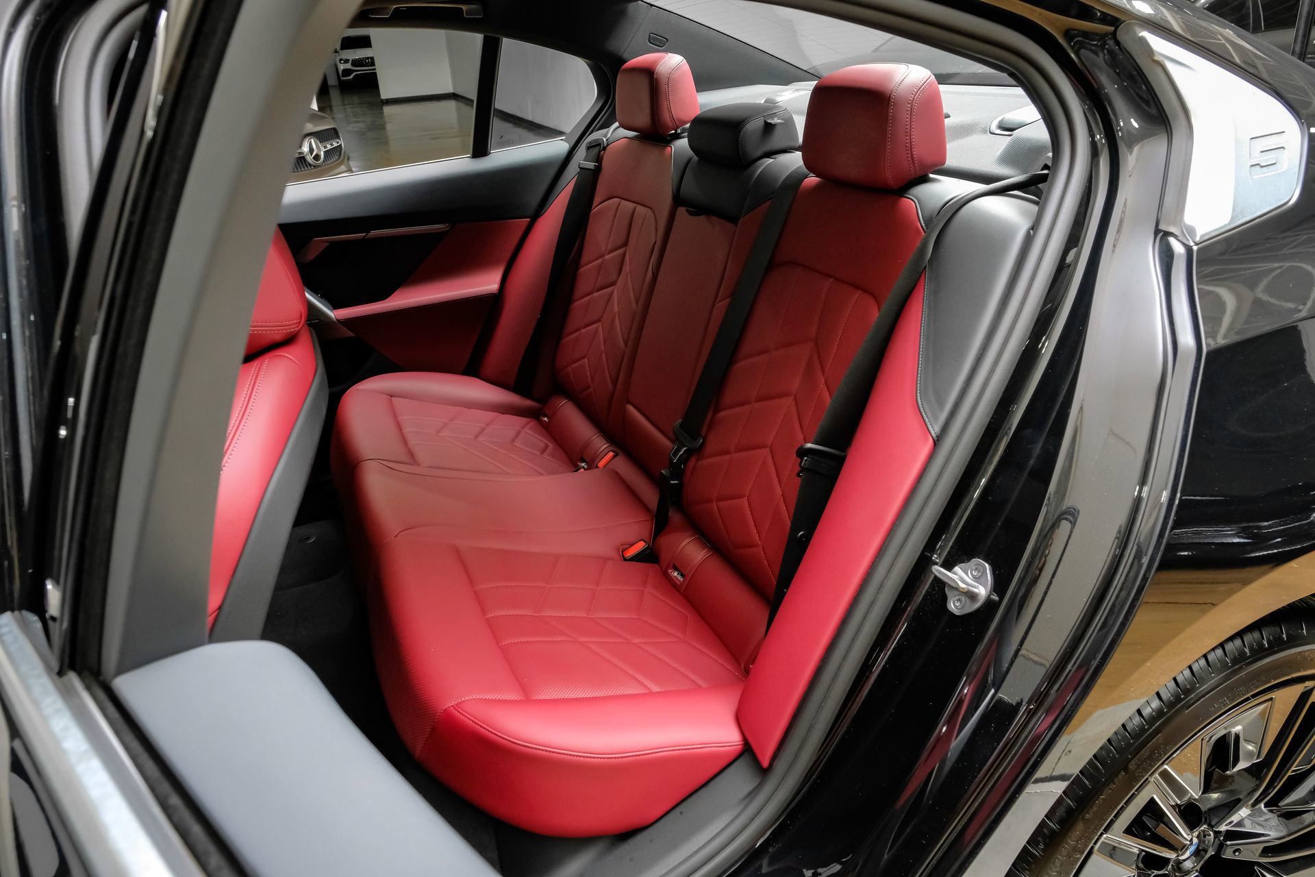 Used 2024 BMW 530i image 42