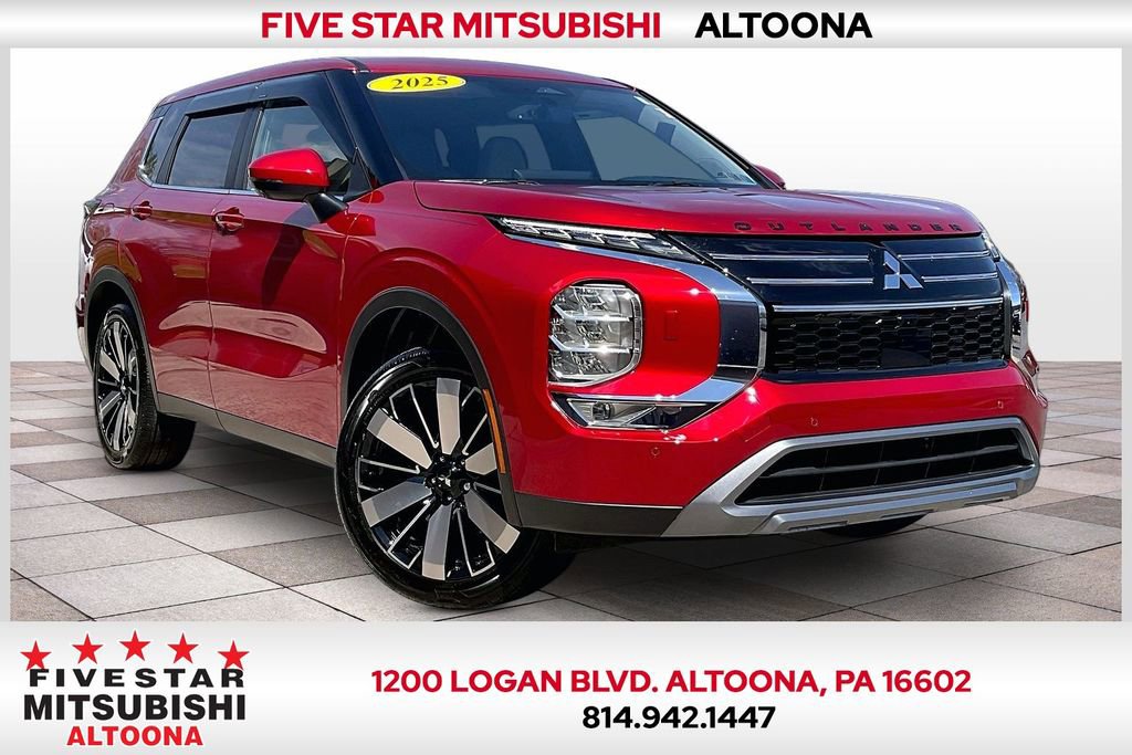 Used 2025 Mitsubishi Outlander SE image 1