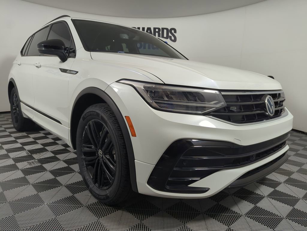 Used 2022 Volkswagen Tiguan SE R-Line image 6