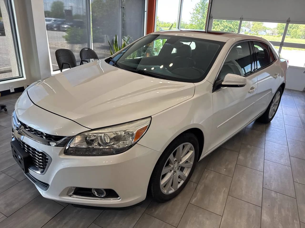 Used 2015 Chevrolet Malibu LT w/ Leather Package FWD image 5