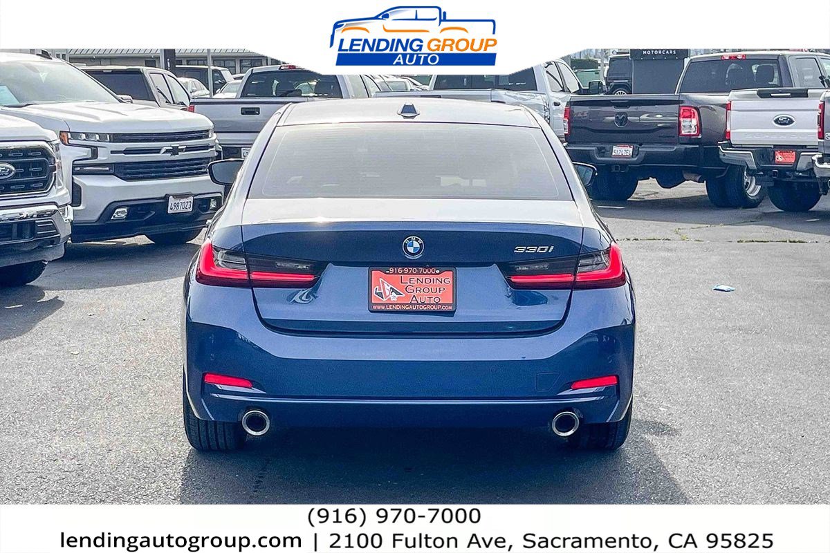 Used 2024 BMW 330i Sedan w/ Premium Package image 3