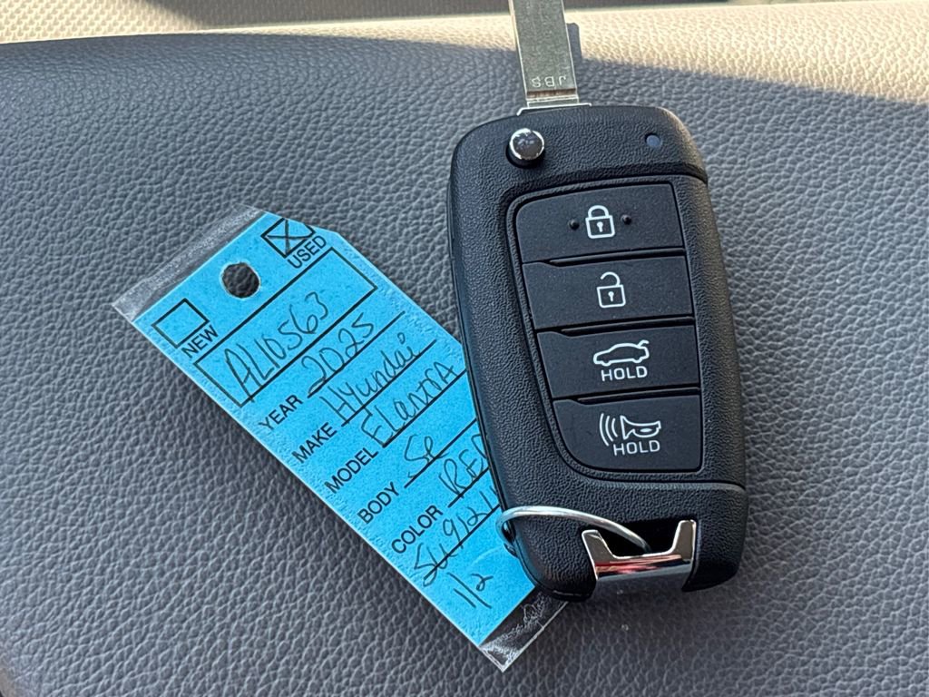 Certified 2025 Hyundai Elantra SE w/ Cargo Package image 29