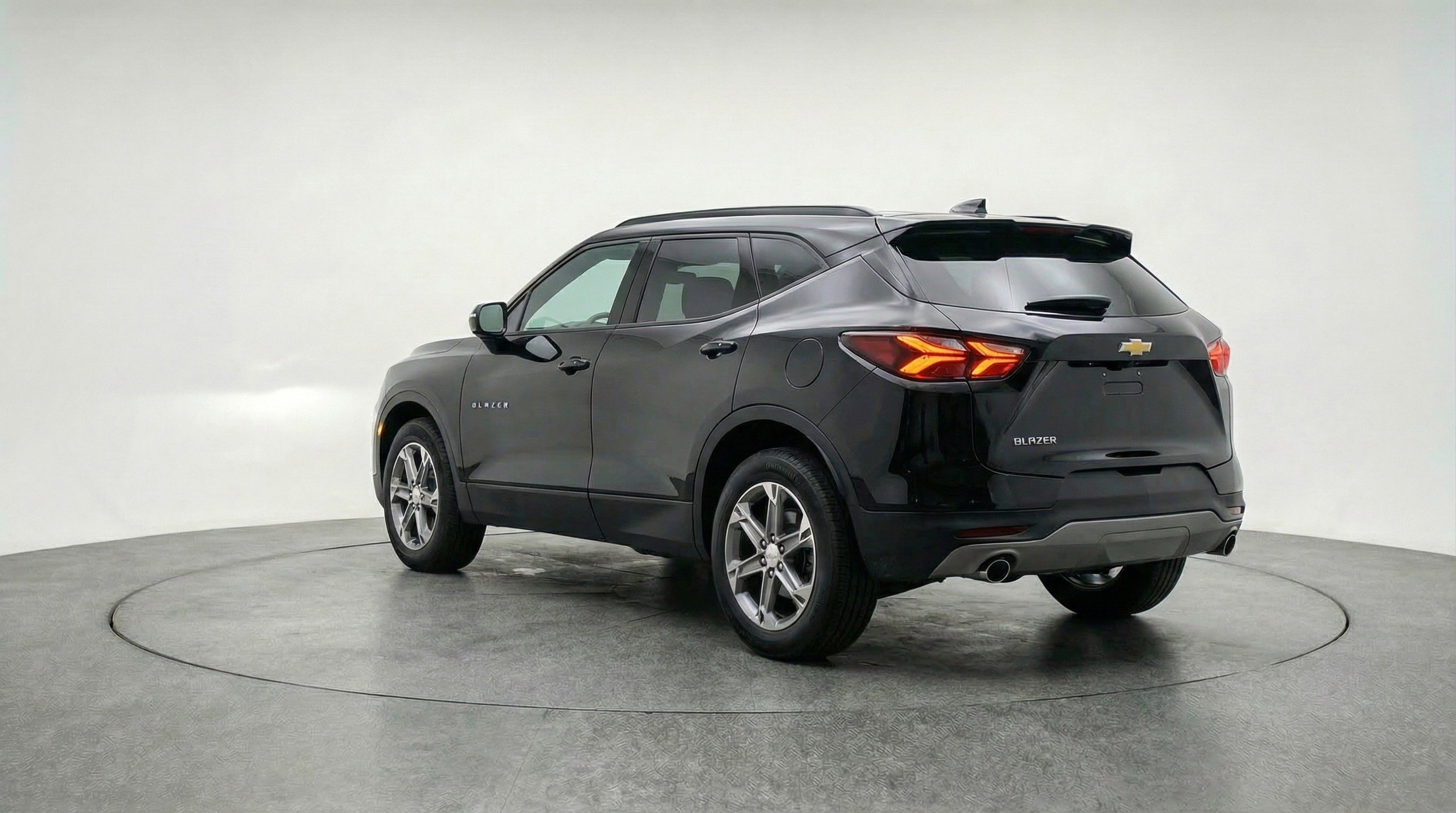 Used 2025 Chevrolet Blazer LT FWD image 6