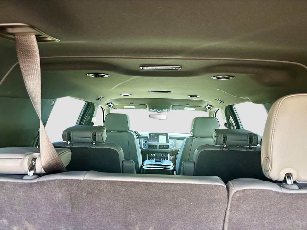 Used 2024 GMC Yukon XL SLT w/ SLT Luxury Package RWD image 14