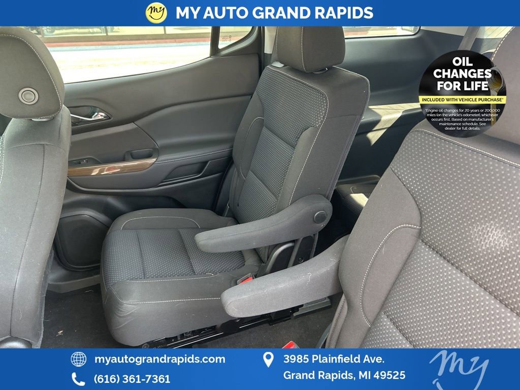 Used 2023 GMC Acadia SLE w/ Driver Convenience Package image 12