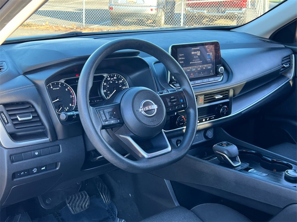 Used 2024 Nissan Rogue SV image 16