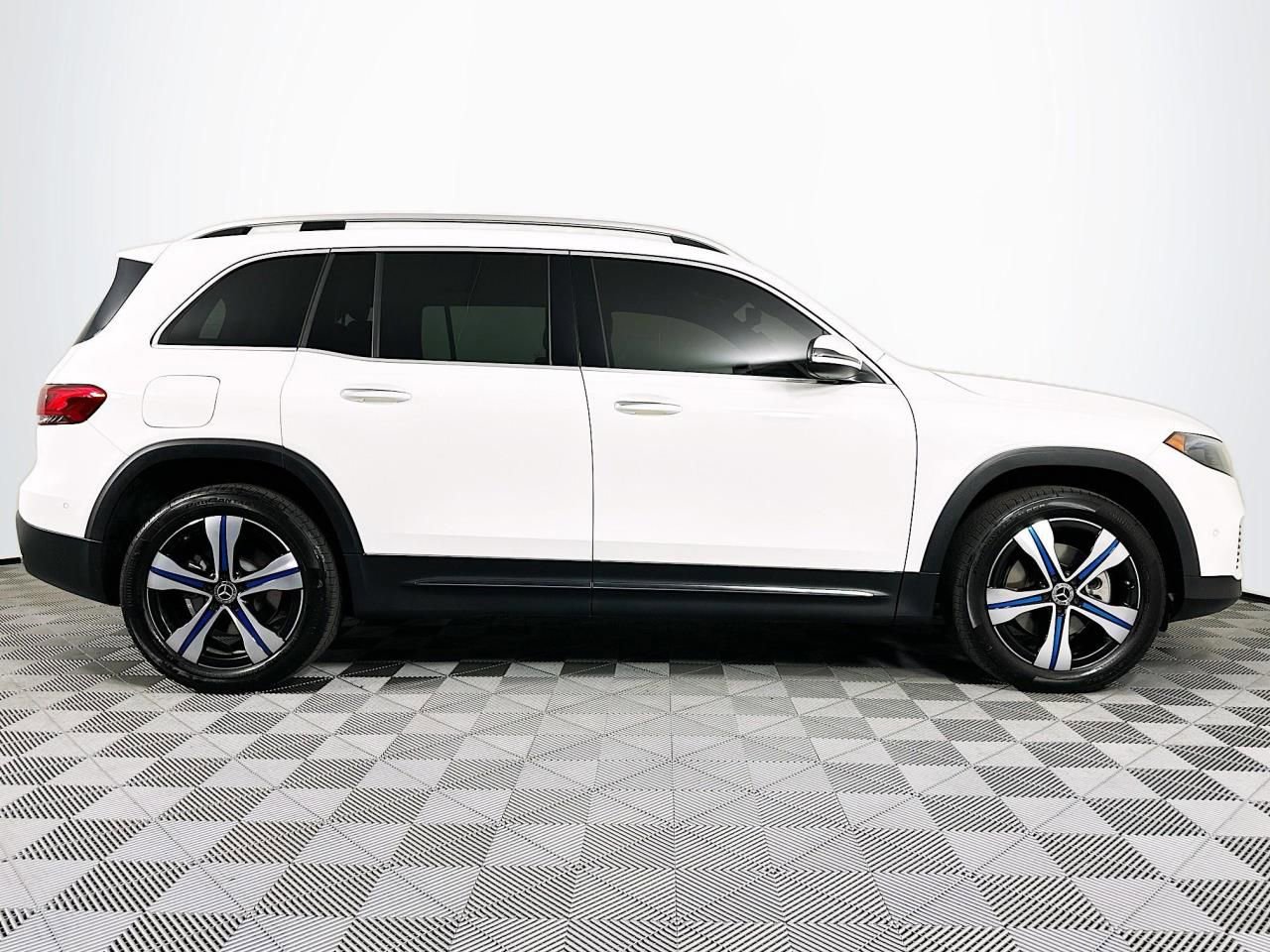 Used 2023 Mercedes-Benz EQB 350 4MATIC SUV w/ Exclusive Package image 28