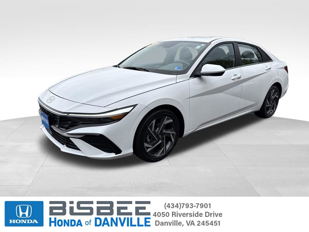 Used 2025 Hyundai Elantra SEL image 1
