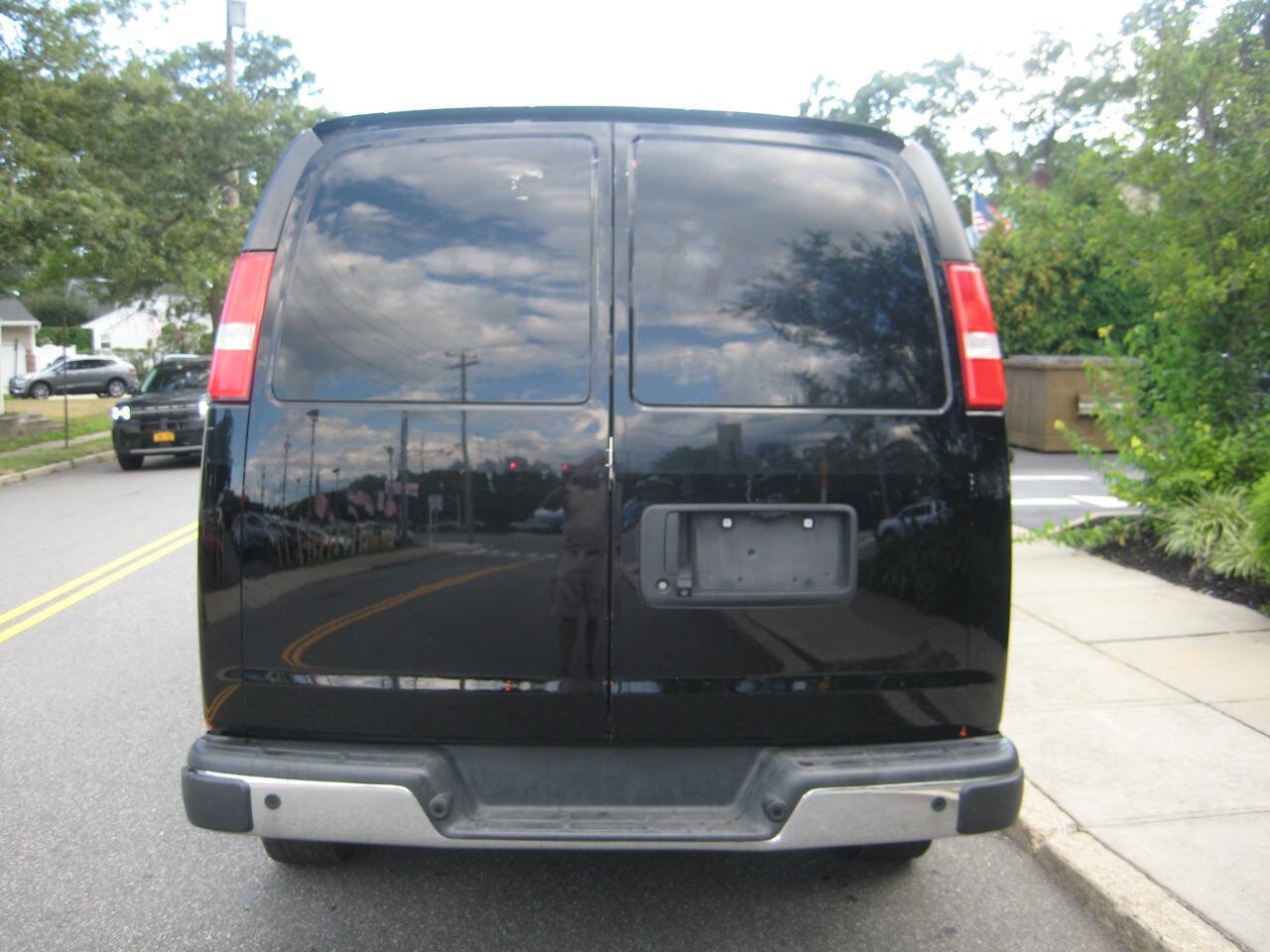 Used 2018 Chevrolet Express 2500 2500 3dr Cargo Van w/ Driver Convenience Package image 5