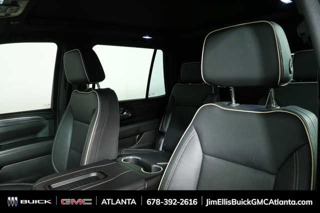 Used 2023 GMC Yukon SLT w/ SLT Premium Package image 5