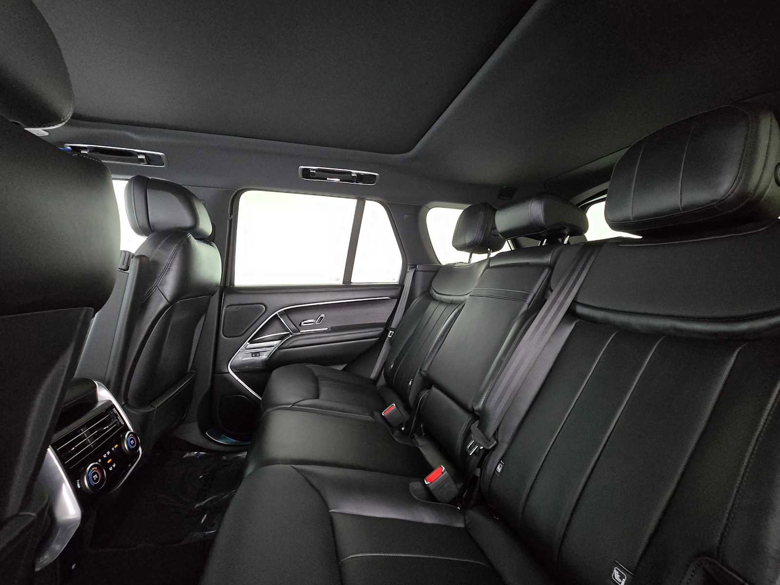 New 2025 Land Rover Range Rover SE AWD/4WD image 18