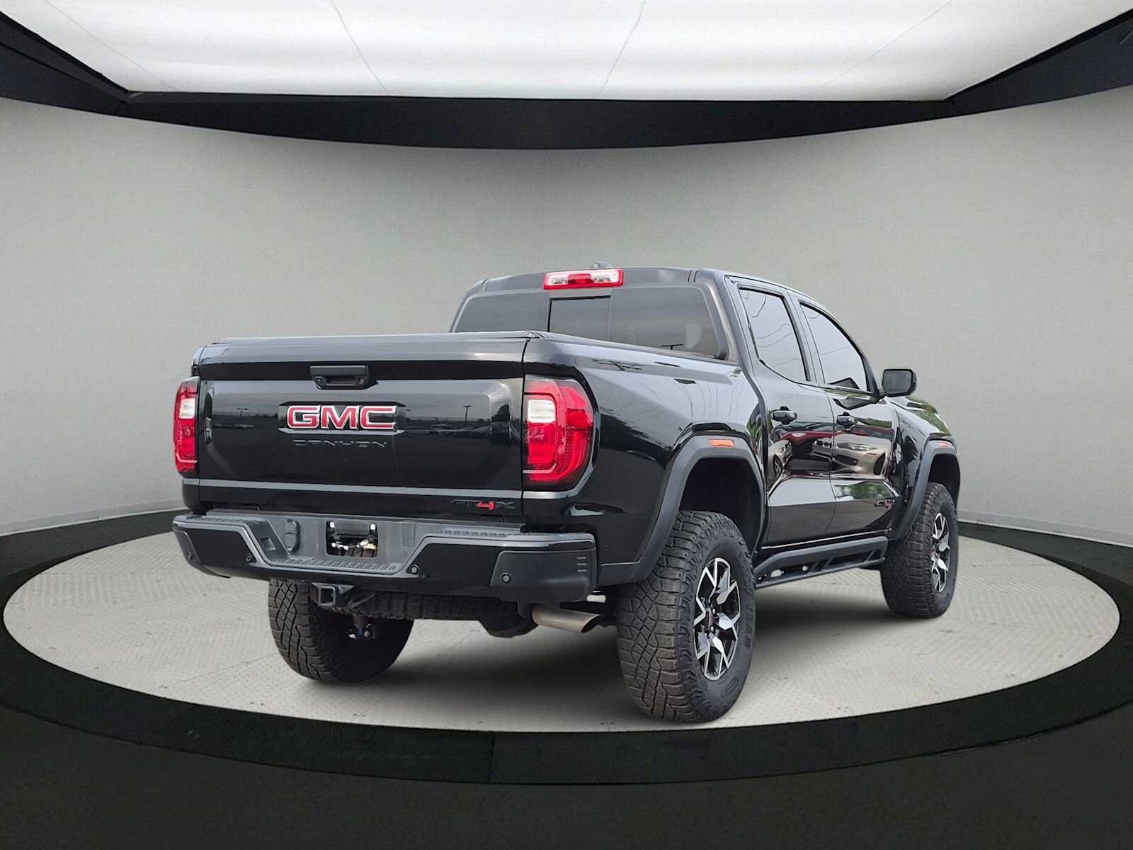 Used 2024 GMC Canyon AT4X AWD/4WD image 8