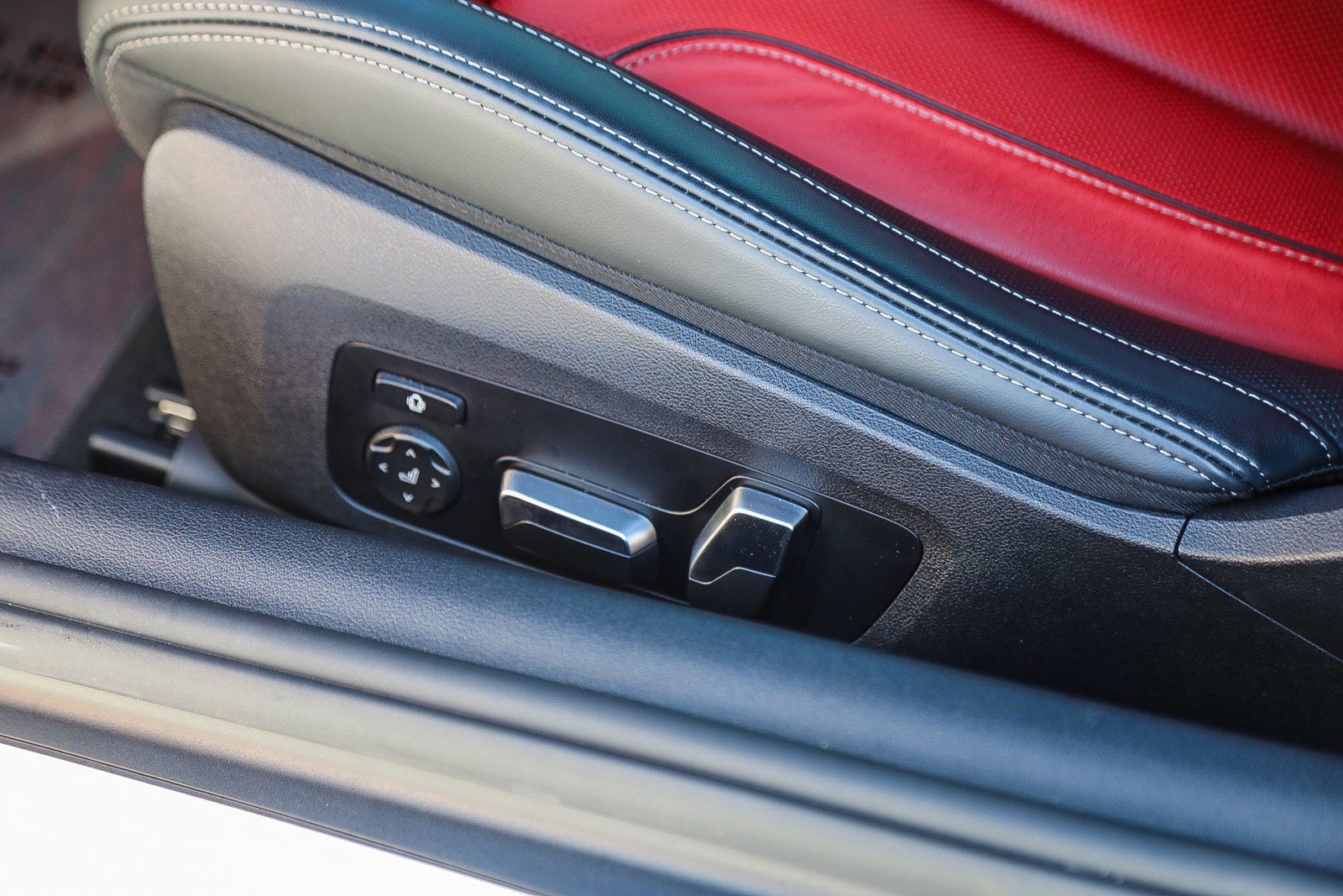 Used 2025 BMW 840i Convertible w/ Comfort Seating Package image 19