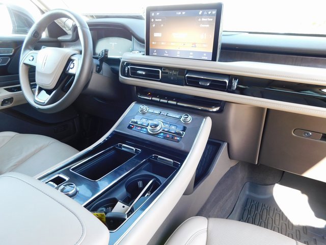 Used 2023 Lincoln Aviator Grand Touring w/ Elements Package Plus image 18