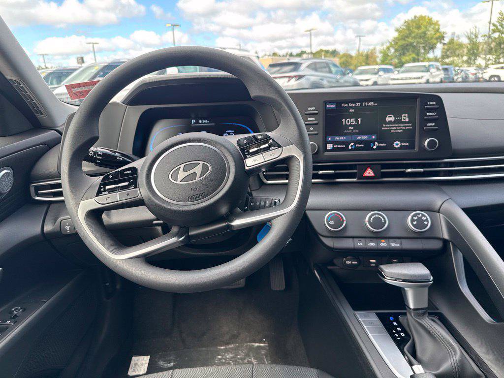 New 2026 Hyundai Elantra SE FWD image 22