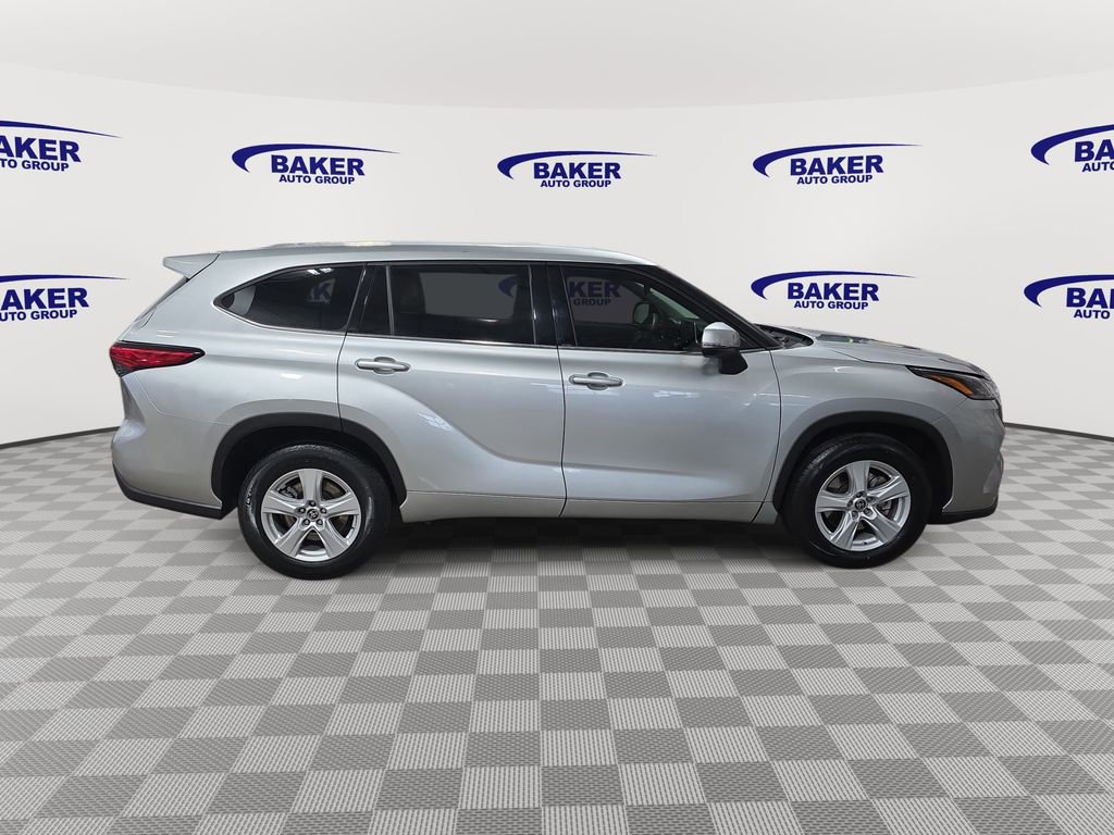 Used 2021 Toyota Highlander L image 4