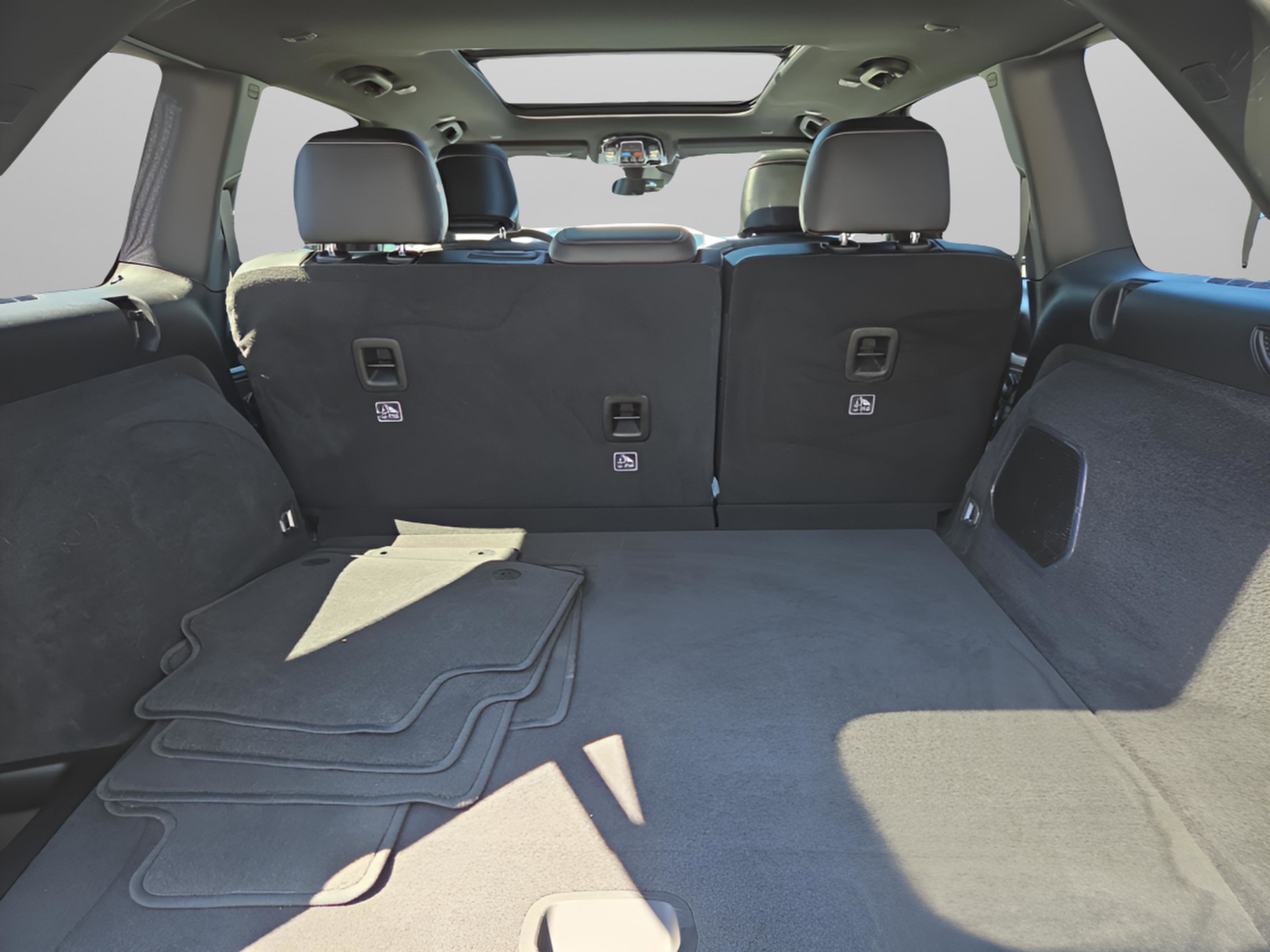 Used 2023 Jeep Grand Cherokee Overland image 32