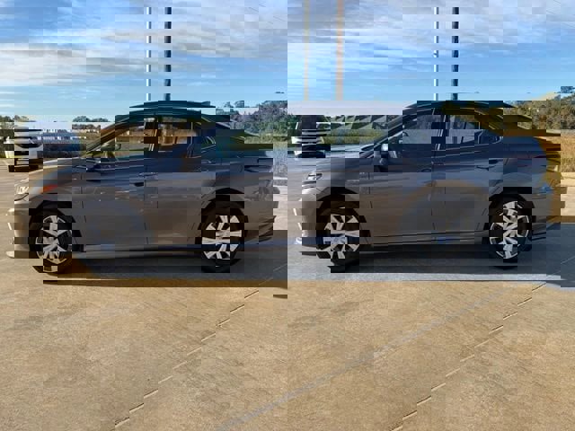 Used 2021 Toyota Camry LE image 2