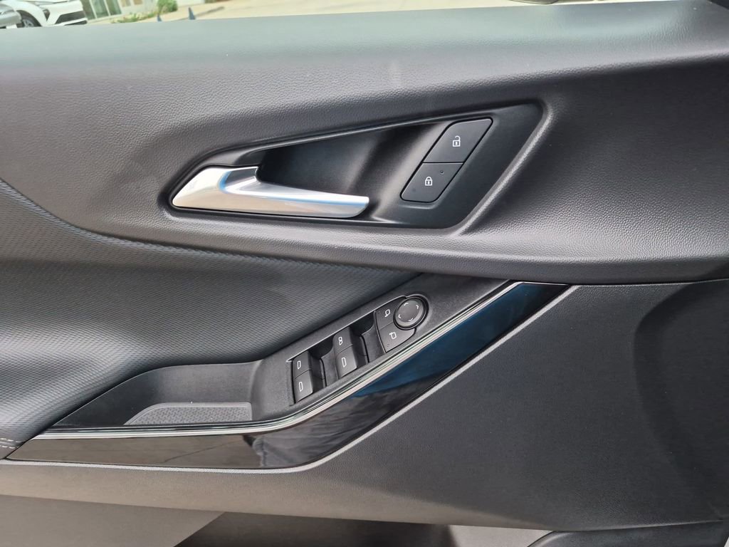 Used 2025 Chevrolet Equinox LT AWD/4WD image 13