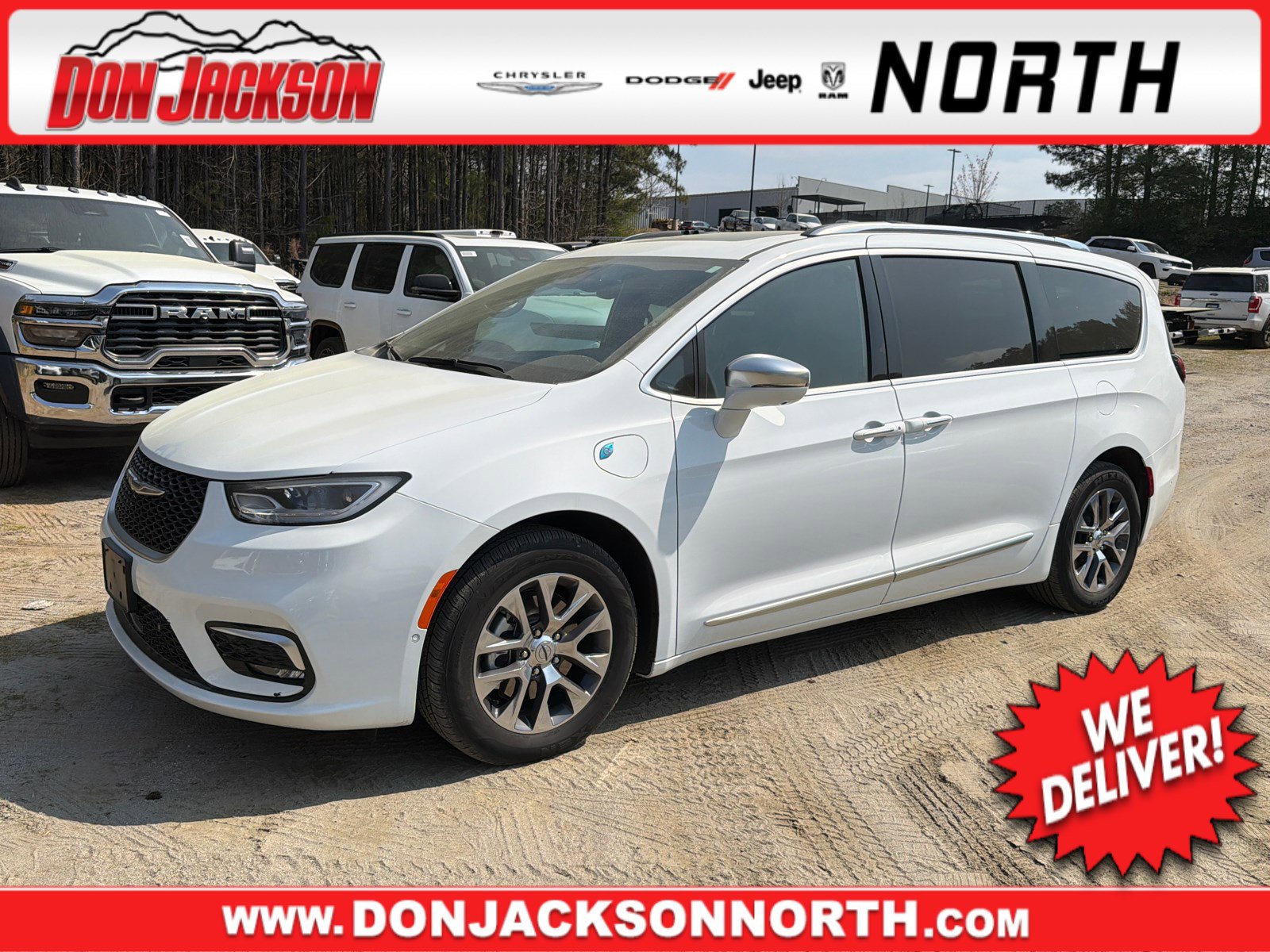 Used 2024 Chrysler Pacifica Pinnacle image 1