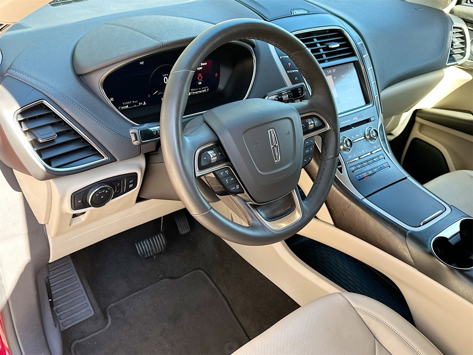 Used 2020 Lincoln Nautilus Reserve w/ Equipment Group 201A image 9